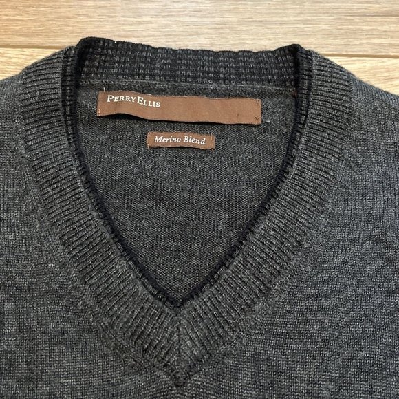 Men's Perry Ellis Sweater SZ Small Merino Wool Blend Gray Pullover V Neck - Picture 8 of 12